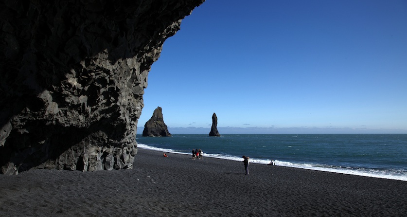 Reynisfjara, una bella playa del sur, al lado de un bello acantilado de rocas basálticas. Foto de afer92 (on and off).