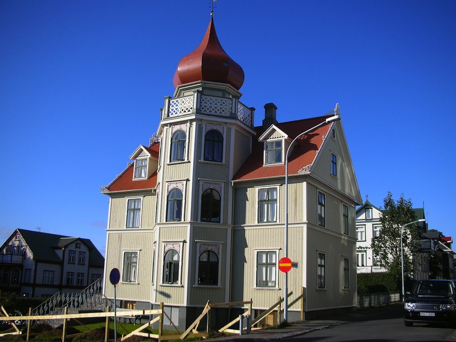 Un ejemplo de las magníficas casas que se encontrarán por el viejo Reikiavík. Foto de malino.