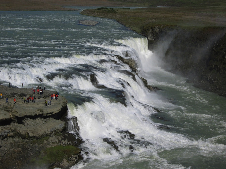 La pequeñez de los seres humanos es evidente en Islandia.