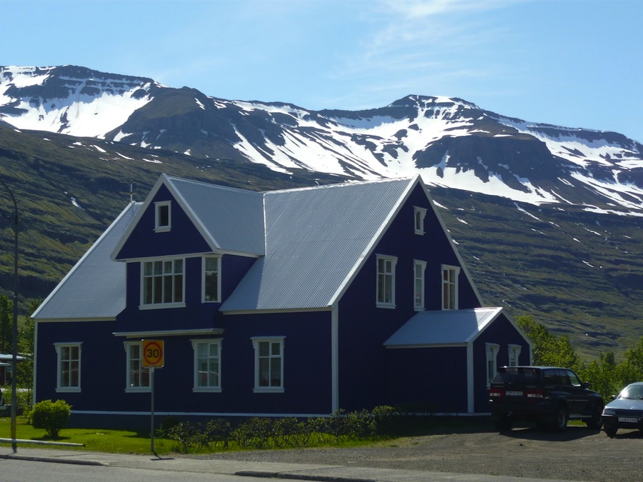 En Islandia hay casas rurales típicas de madera y de colores, en un entorno único.