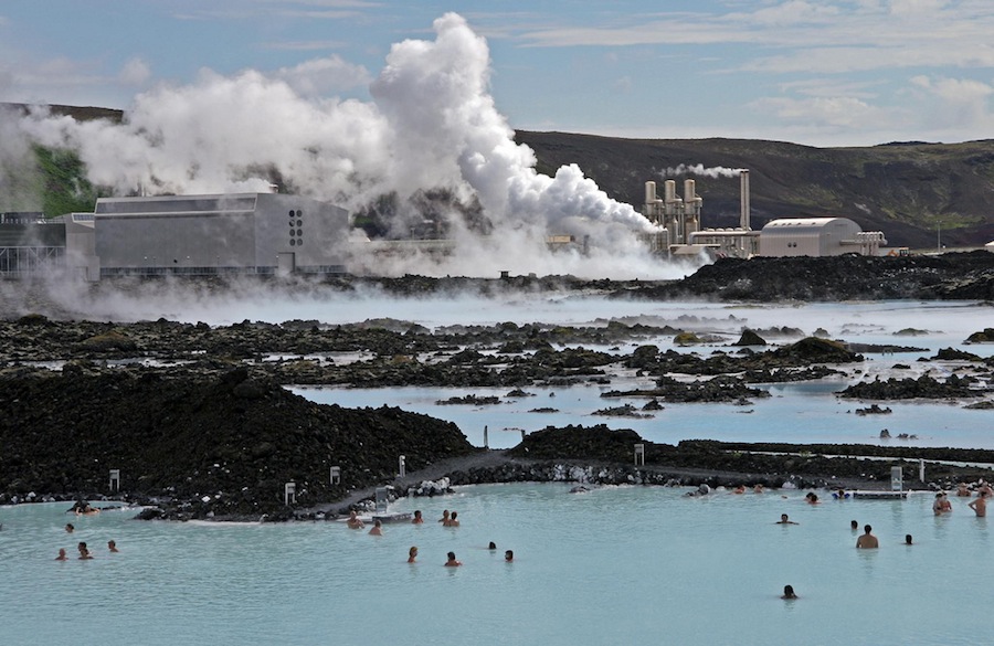 La Laguna Azul o Blue Lagoon es un balneario de paso obligado en Islandia. Sus aguas azul turquesa invitan al baño y al relax. Foto de Daniel Skoog.